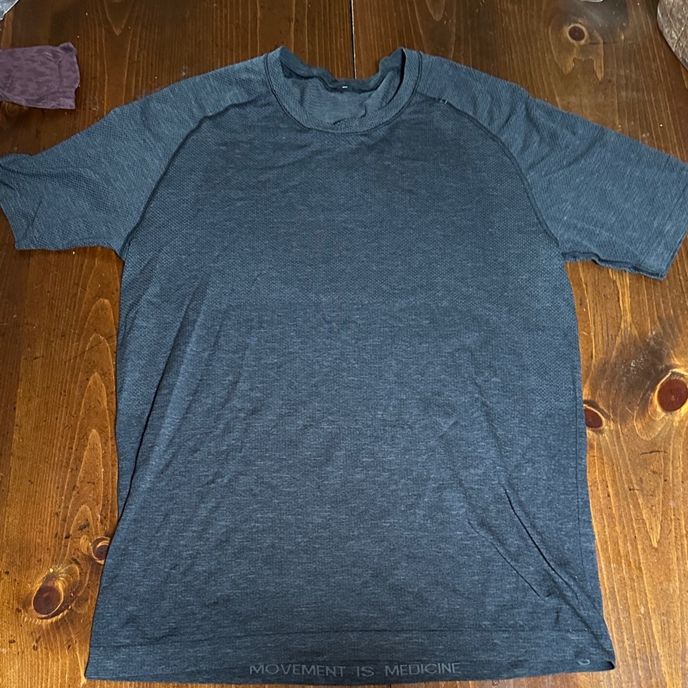 Lululemon men’s short sleeve